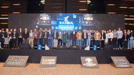 Başkan Altay’dan Selçuk Üniversitesi takımlarına plaket